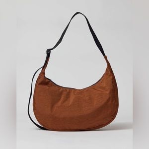 BAGGU Medium Crescent Sling Bag in Brown